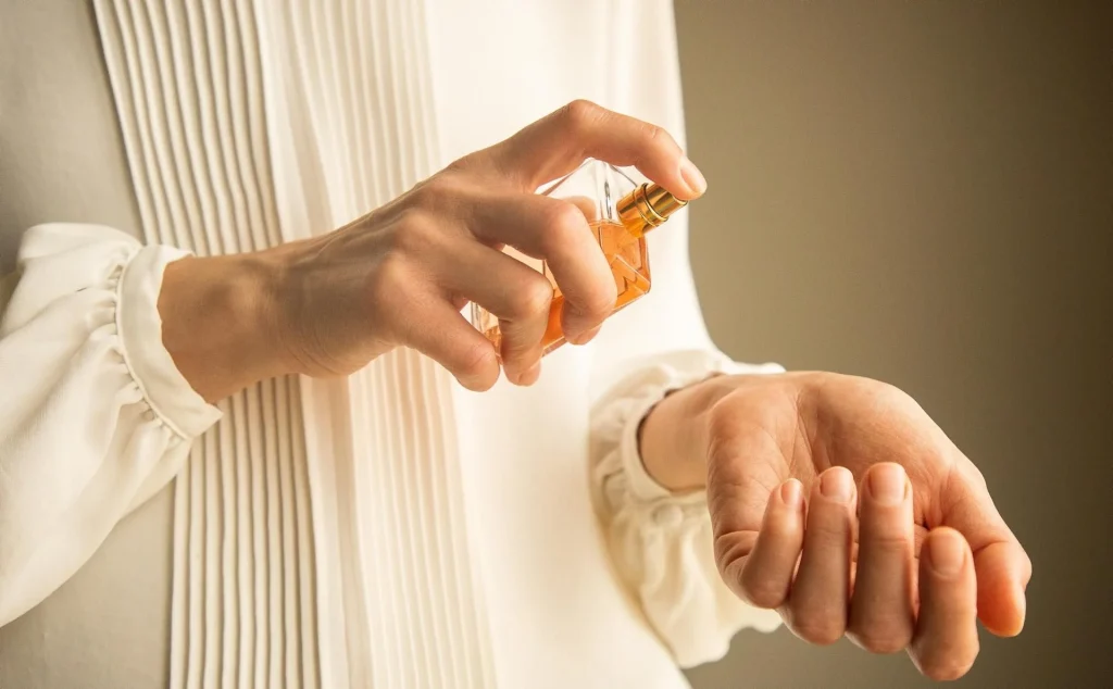 Jak aplikować perfumy, by zachować równowagę?